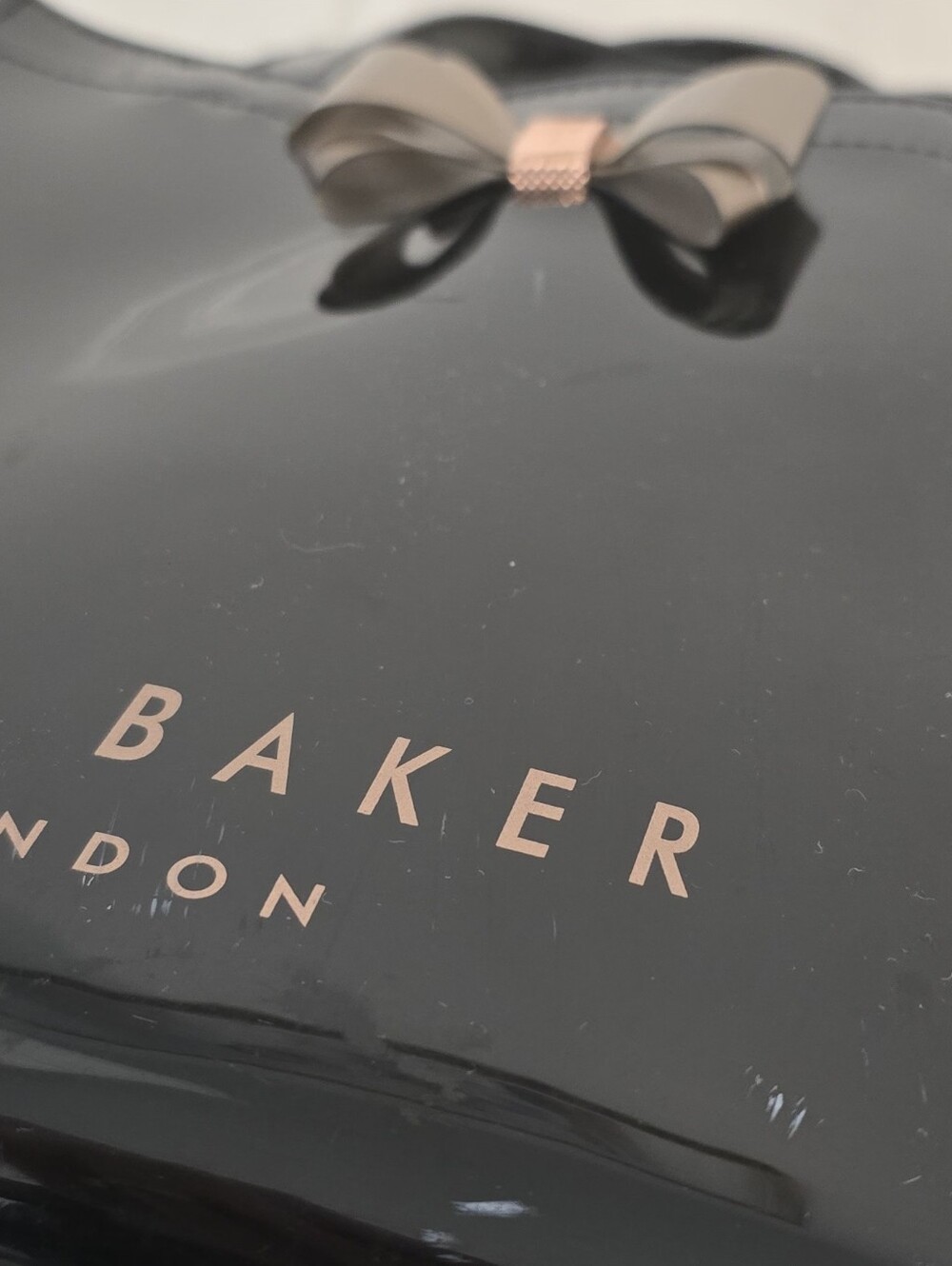 Ted Baker Black Patent Vinyl Tote Bag with Metallic Bow Accent GUC - Picture 2 of 7